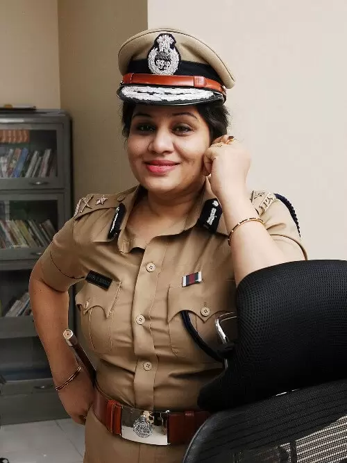 FEMALE IAS/IPS OFFICERS WHO INSPIRE US - IAS GYAN